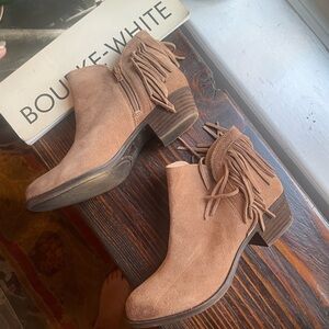 Fringe Tassel Suede Lucky Brand Tan Zipper Low Heel Booties - Like New! Boho